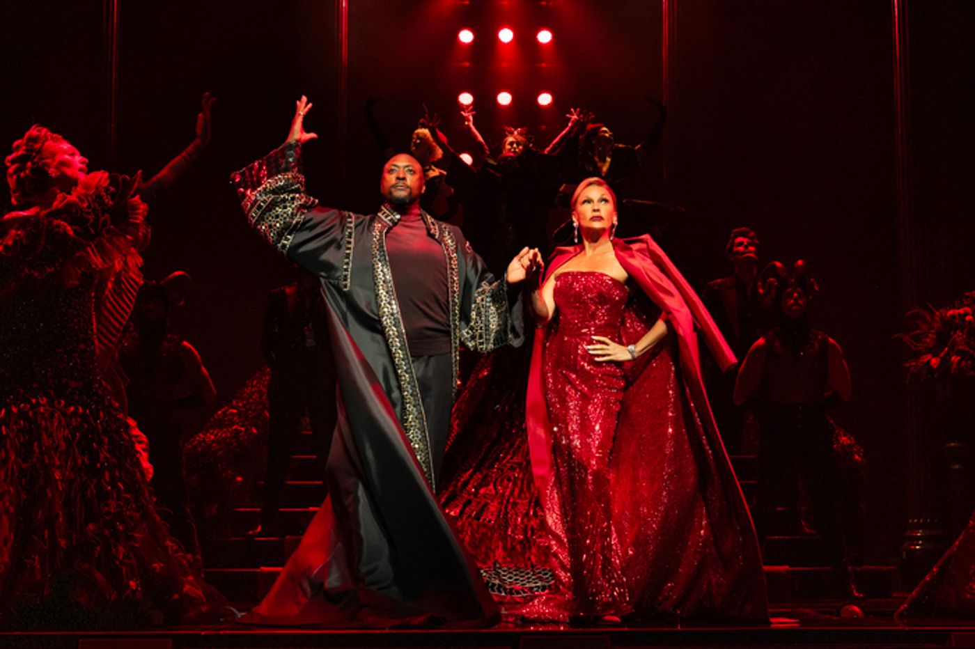 Photos: New Cast Members in THE DEVIL WEARS PRADA  Image