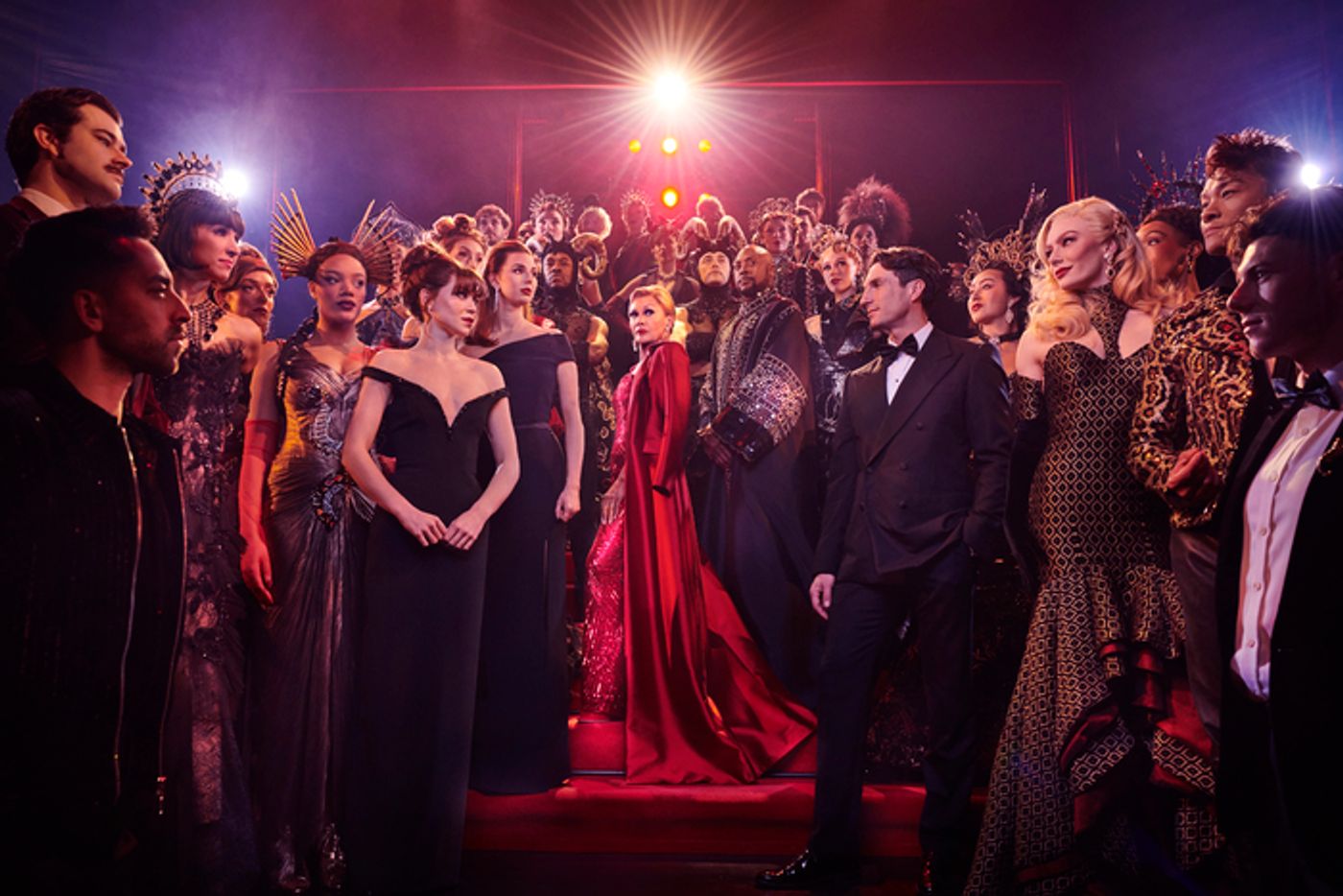 Photos: New Cast Members in THE DEVIL WEARS PRADA  Image