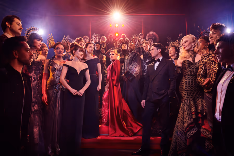 Photos: New Cast Members in THE DEVIL WEARS PRADA Image