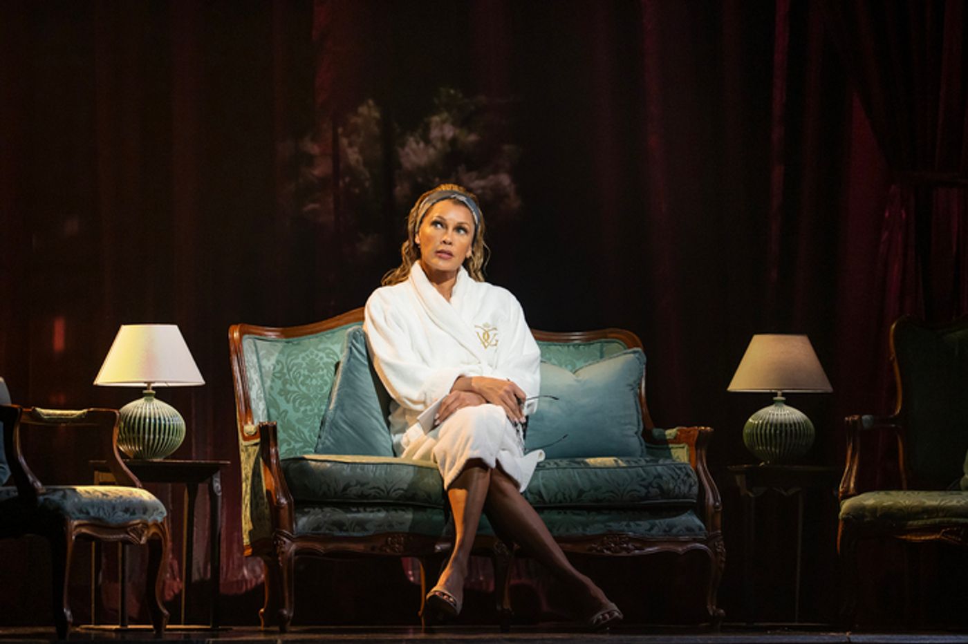 Photos: New Cast Members in THE DEVIL WEARS PRADA  Image