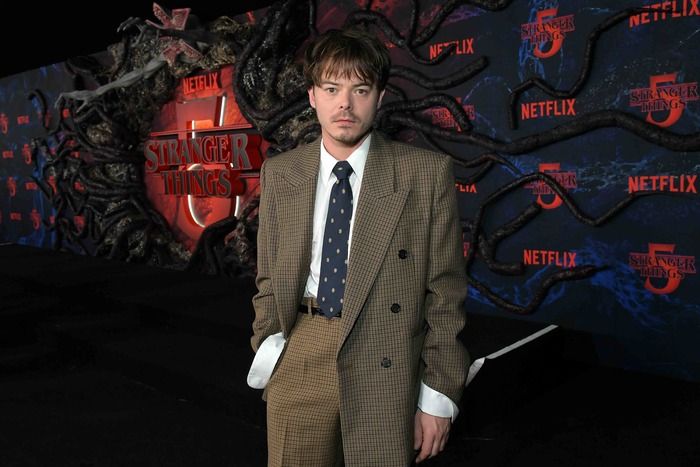 Photos: Sadie Sink, Gaten Matarazzo, & More at STRANGER THINGS 5 World Premiere  Image