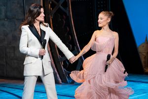 Idina Menzel, Ariana Grande  Photo