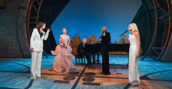 dina Menzel, Ariana Grande, Stephen Schwartz, Cynthia Erivo, Kristin Chenoweth  Photo