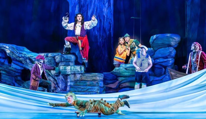 Review: Laughs Fly High in PETER PAN GOES WRONG at La Mirada  Image