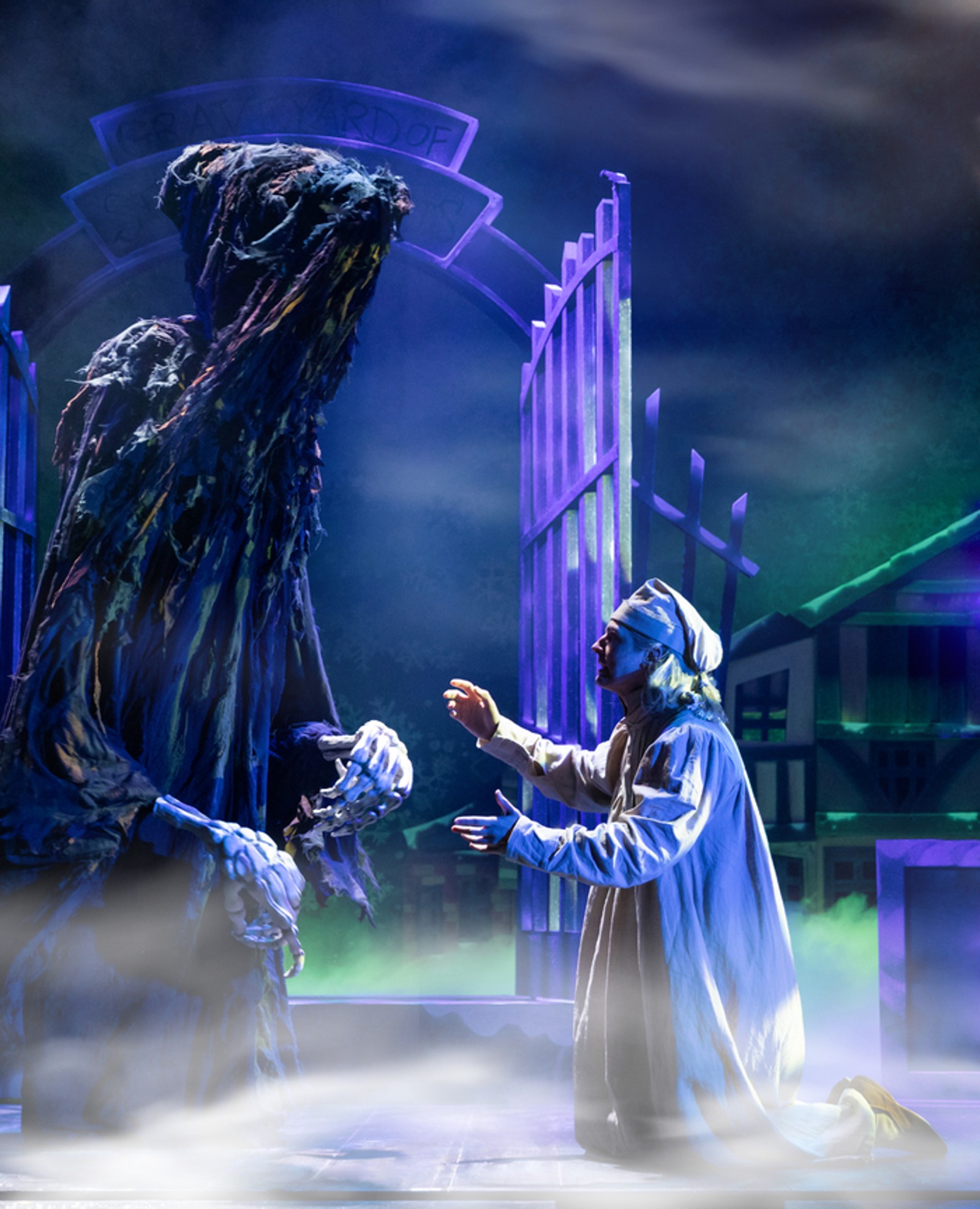 Photos: CHRISTMAS CAROL GOES WRONG UK Tour- First Look — photo 4 of 11