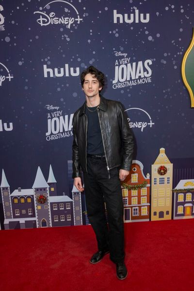 MILO MANHEIM Photo