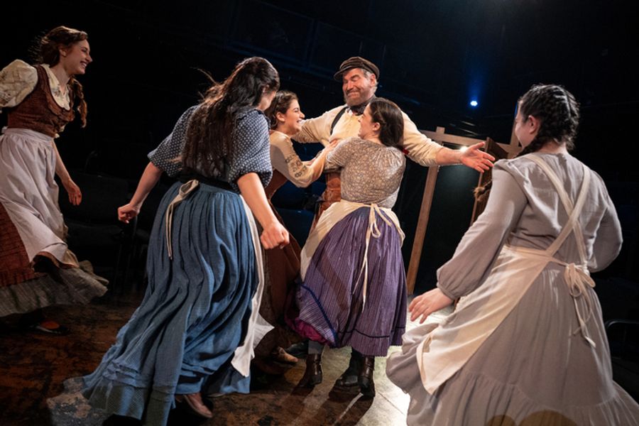 Photos: Douglas Sills and More in FIDDLER ON THE ROOF at Signature Theatre  Image