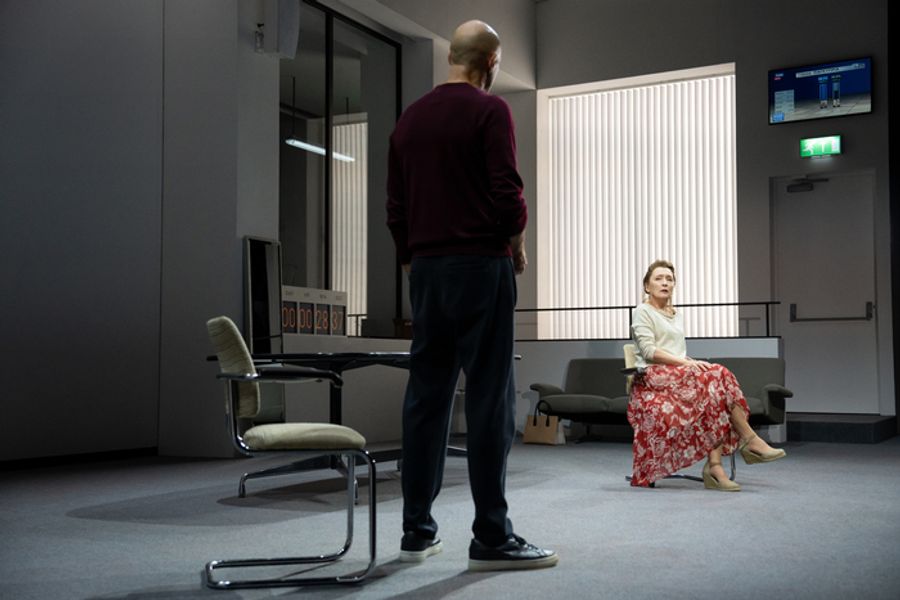 Photos: Mark Strong and Lesley Manville in OEDIPUS on Broadway Image