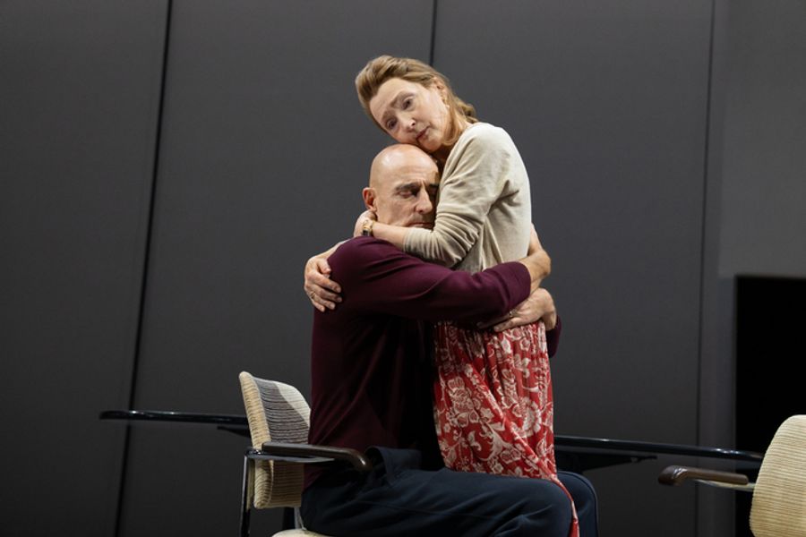 Photos: Mark Strong and Lesley Manville in OEDIPUS on Broadway Image