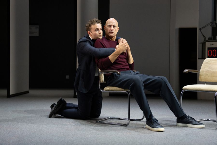 Photos: Mark Strong and Lesley Manville in OEDIPUS on Broadway Image