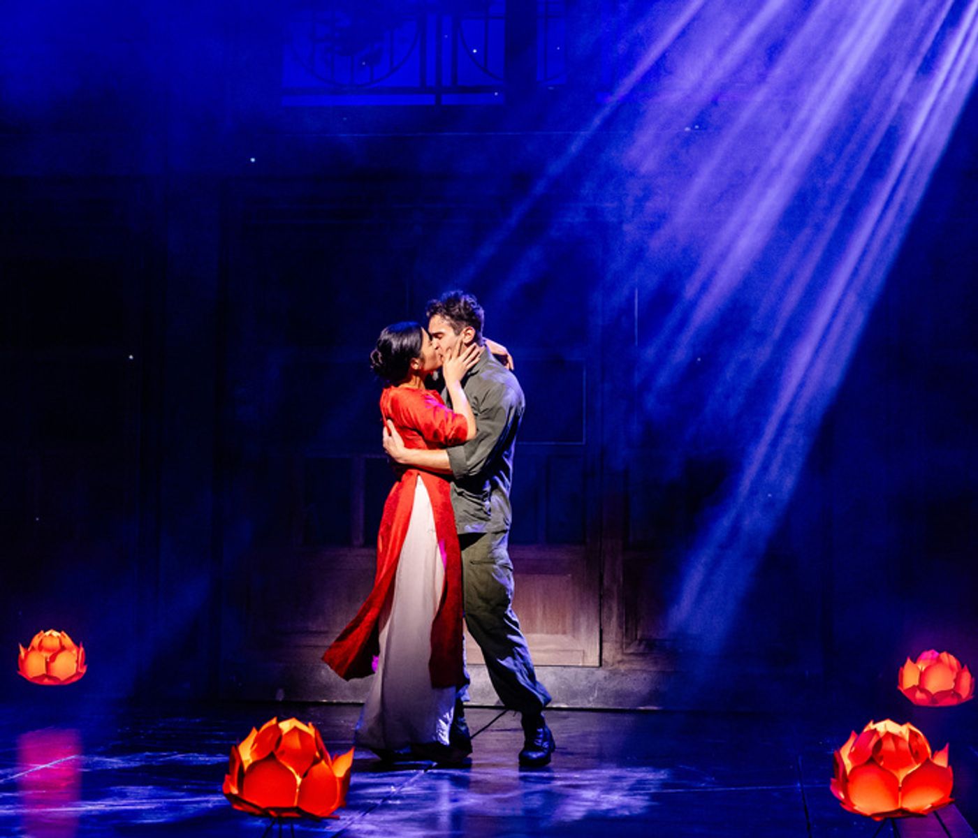 Photos: MISS SAIGON UK and Ireland Tour First Look Images  Image