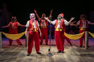 Bill Buell, Andy Grotelueschen, and the company of The Seat of Our Pants Photo