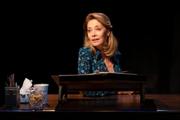 Sharon Lawrence Photo