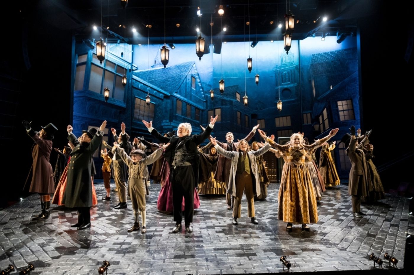 Review: A CHRISTMAS CAROL at Guthrie Theater Review: A CHRISTMAS CAROL at Guthrie Theater Image