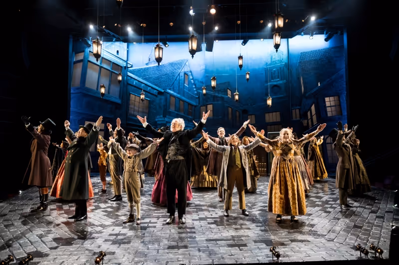 Review: A CHRISTMAS CAROL at Guthrie Theater Image