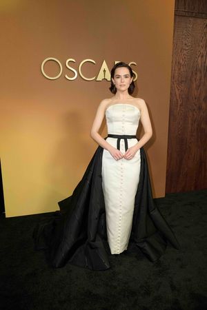 Zoey Deutch  Photo