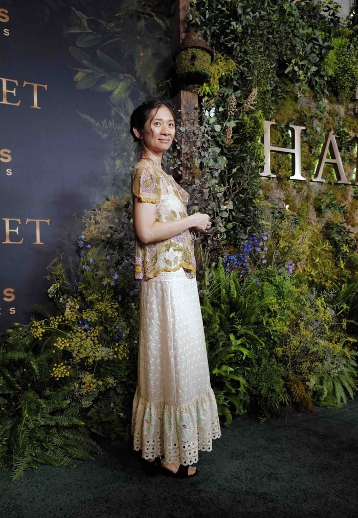 Photos: HAMNET Holds Los Angeles Premiere with Jessie Buckley, Steven Spielberg, & More  Image