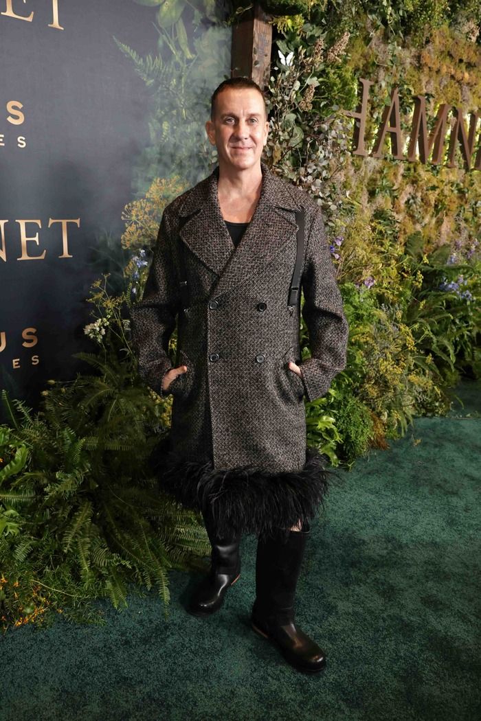 Photos: HAMNET Holds Los Angeles Premiere with Jessie Buckley, Steven Spielberg, & More  Image