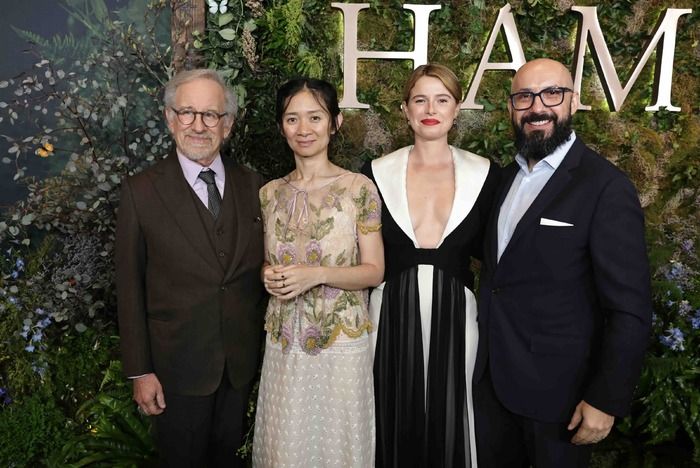 Photos: HAMNET Holds Los Angeles Premiere with Jessie Buckley, Steven Spielberg, & More  Image