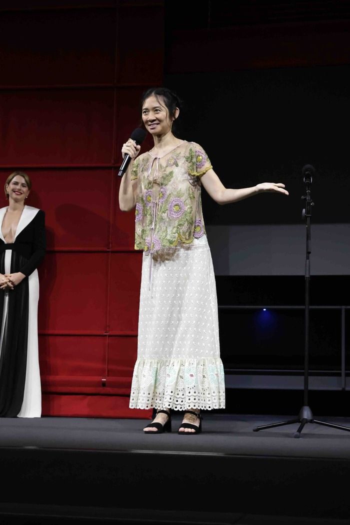 Photos: HAMNET Holds Los Angeles Premiere with Jessie Buckley, Steven Spielberg, & More  Image