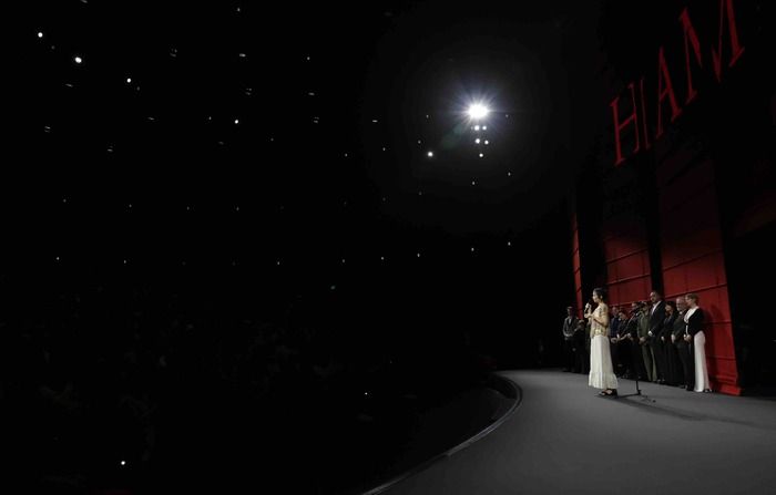 Photos: HAMNET Holds Los Angeles Premiere with Jessie Buckley, Steven Spielberg, & More  Image