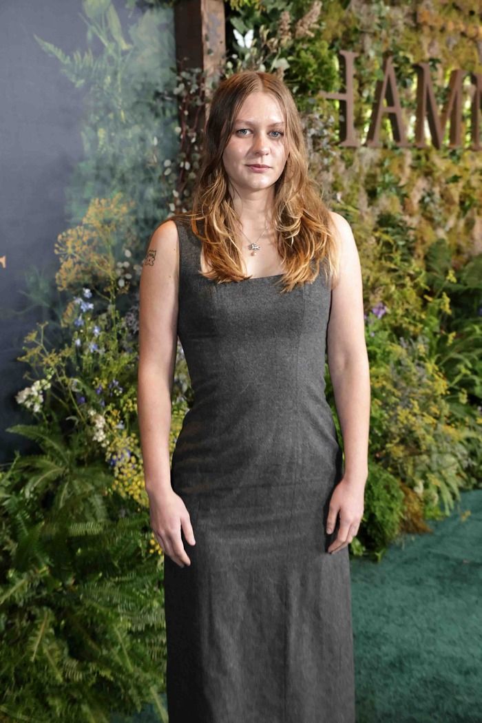 Photos: HAMNET Holds Los Angeles Premiere with Jessie Buckley, Steven Spielberg, & More  Image