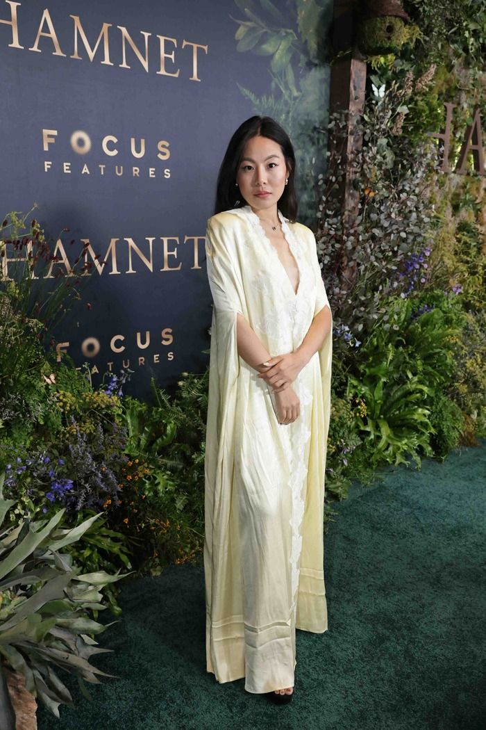 Photos: HAMNET Holds Los Angeles Premiere with Jessie Buckley, Steven Spielberg, & More  Image