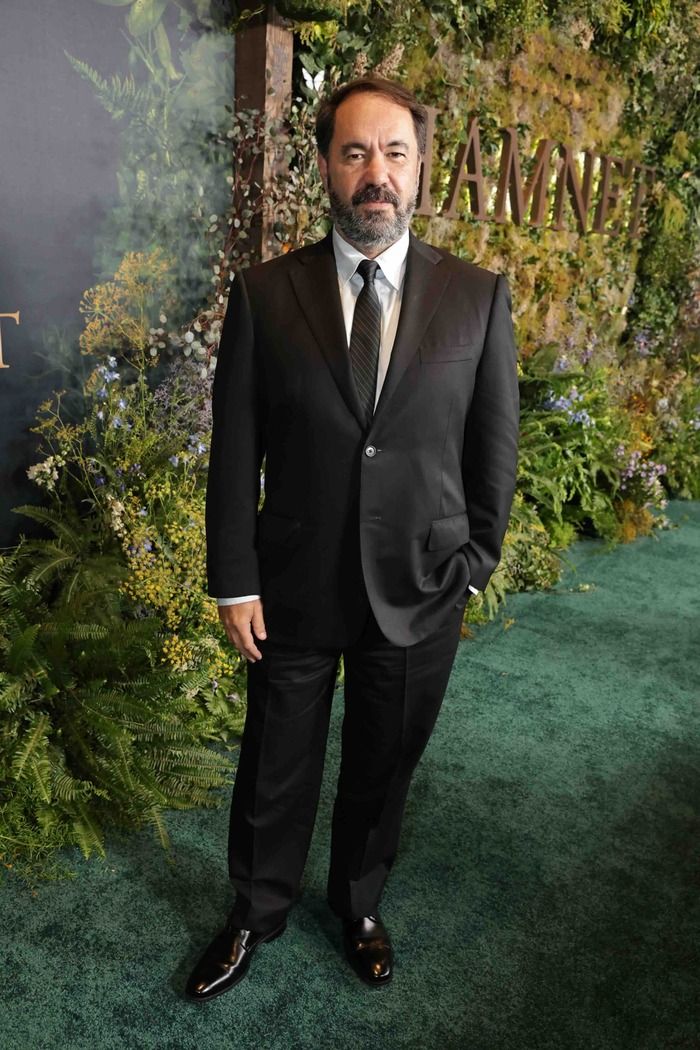 Photos: HAMNET Holds Los Angeles Premiere with Jessie Buckley, Steven Spielberg, & More  Image