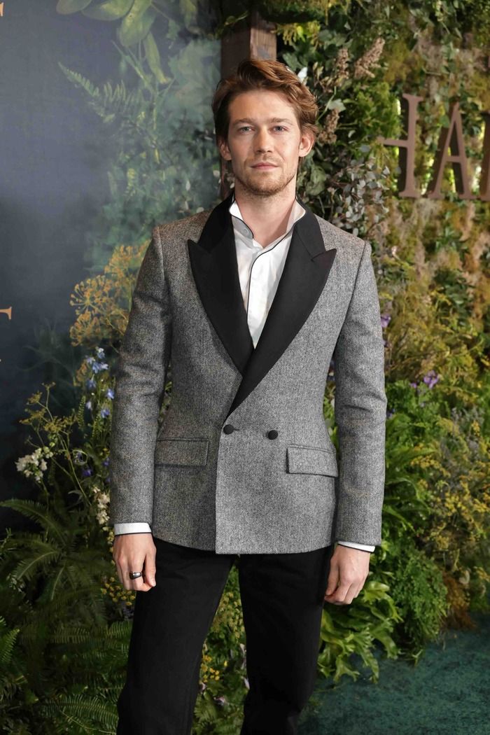 Photos: HAMNET Holds Los Angeles Premiere with Jessie Buckley, Steven Spielberg, & More  Image