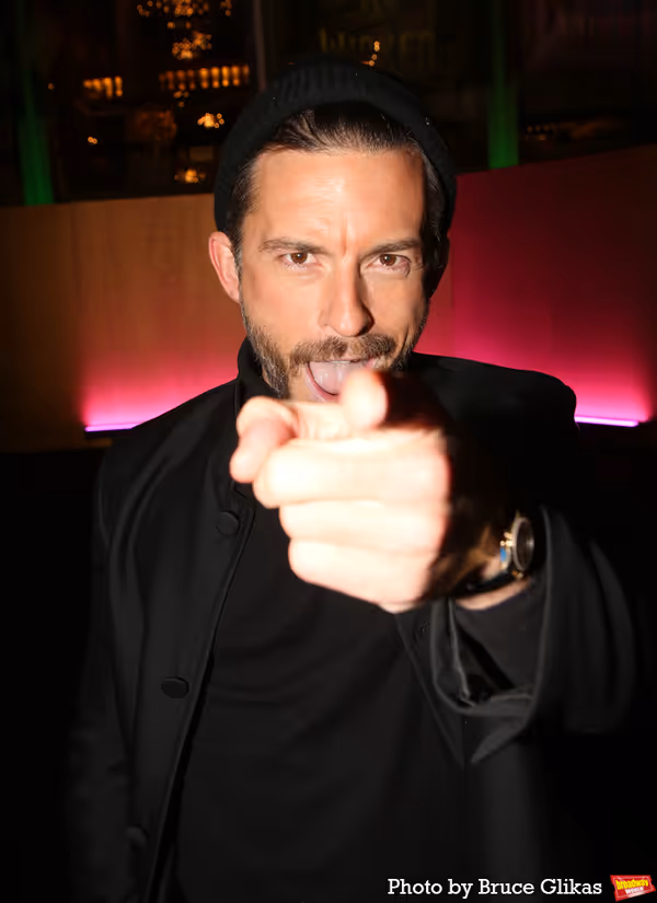 Jonathan Bailey Photo