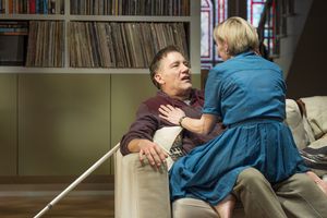 Clive Owen and Saskia Reeves  Photo