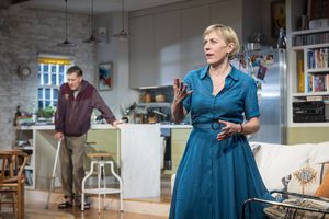 Clive Owen and Saskia Reeves  Photo