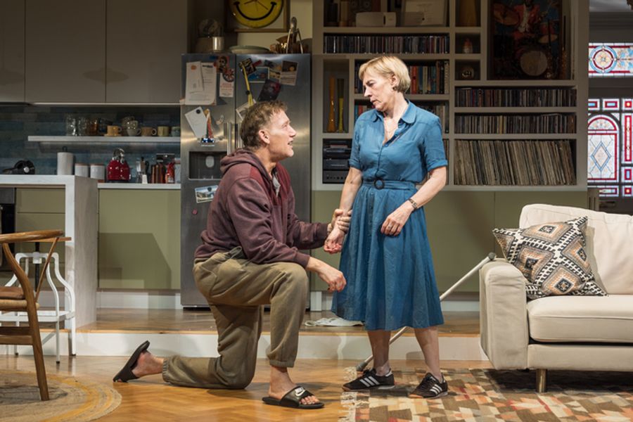 Photos: Clive Owen and Saskia Reeves Star In END At The National Theatre  Image