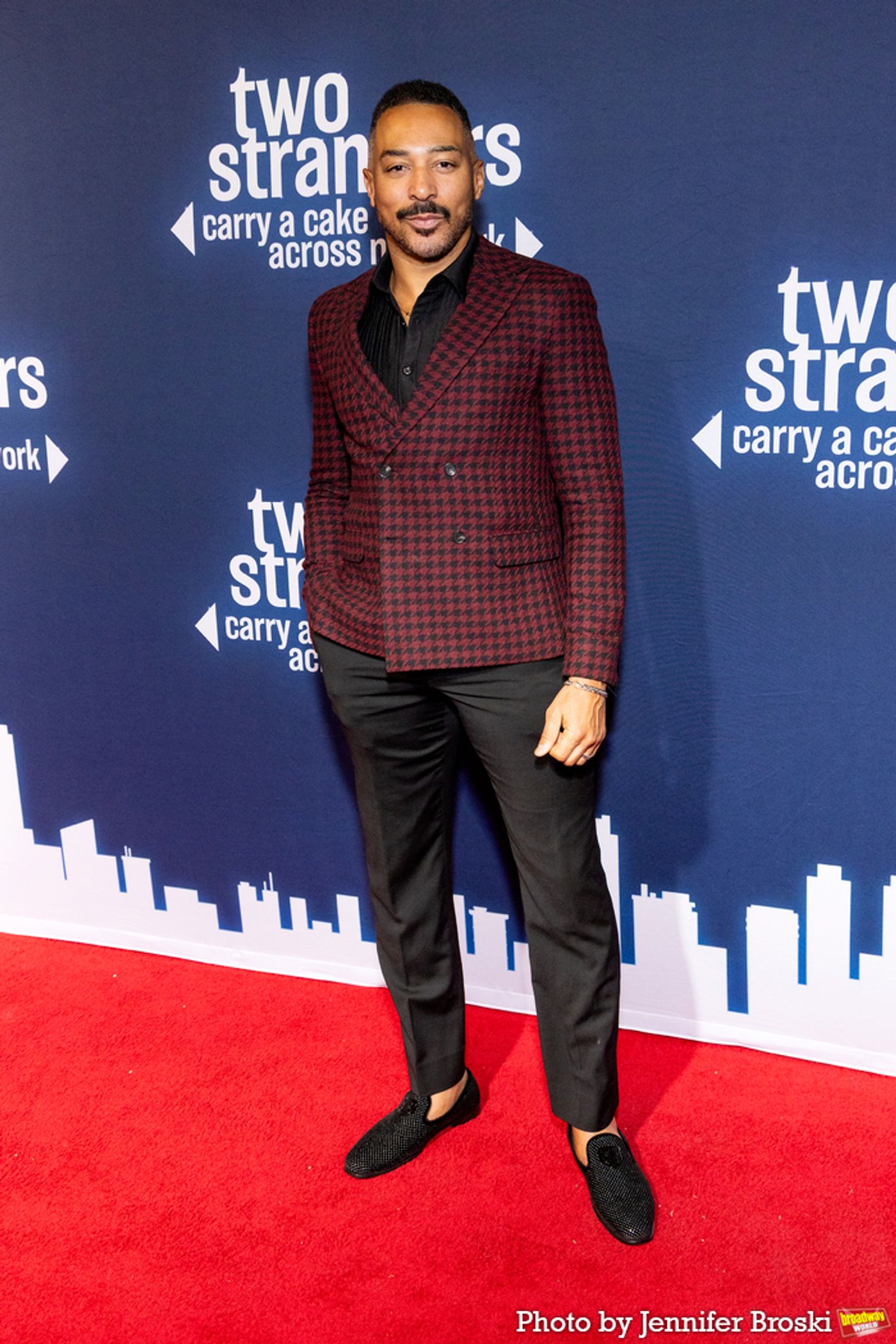 Photos: On The Opening Night Red Carpet For TWO STRANGERS CARRY A CAKE ACROSS NEW YORK  Image