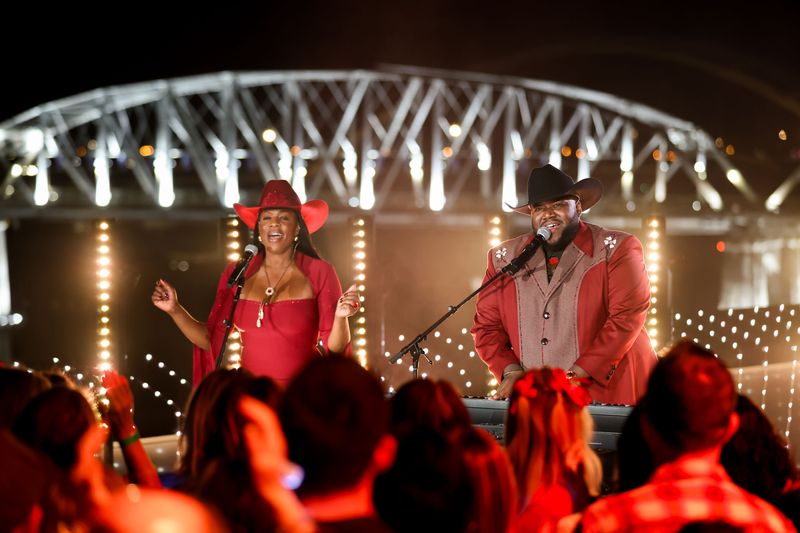 Photos: First Look at NBC's CHRISTMAS IN NASHVILLE Country Music Holiday Special — photo 6 of 10