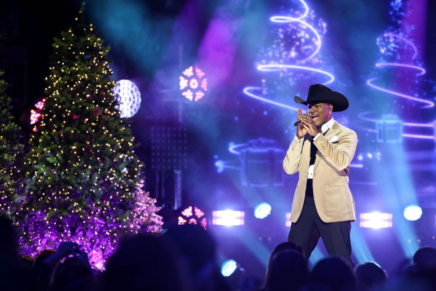 Photos: First Look at NBC's CHRISTMAS IN NASHVILLE Country Music Holiday Special  Image