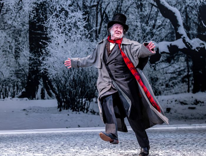 Photos: A CHRISTMAS CAROL At Goodman Theatre — photo 1 of 10
