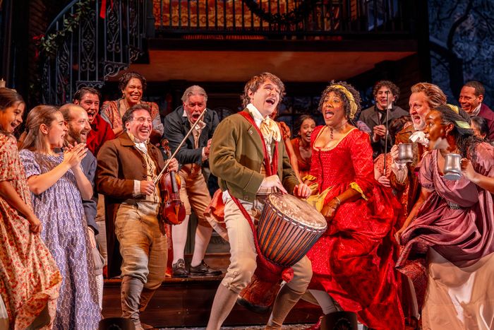 Photos: A CHRISTMAS CAROL At Goodman Theatre — photo 2 of 10