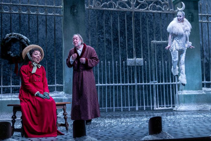 Photos: A CHRISTMAS CAROL At Goodman Theatre — photo 8 of 10