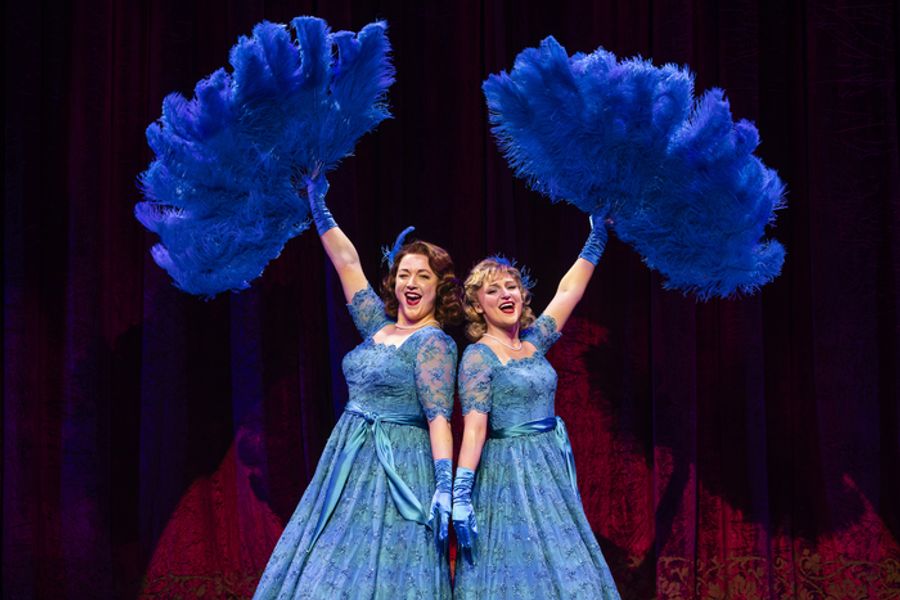 Photos: Irving Berlin’s WHITE CHRISTMAS at the Paramount Theatre Image