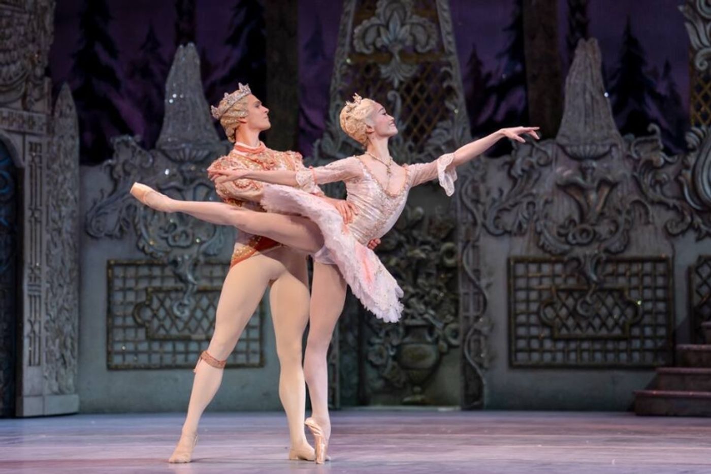 Review: THE NUTCRACKER, Royal Ballet And Opera  Image