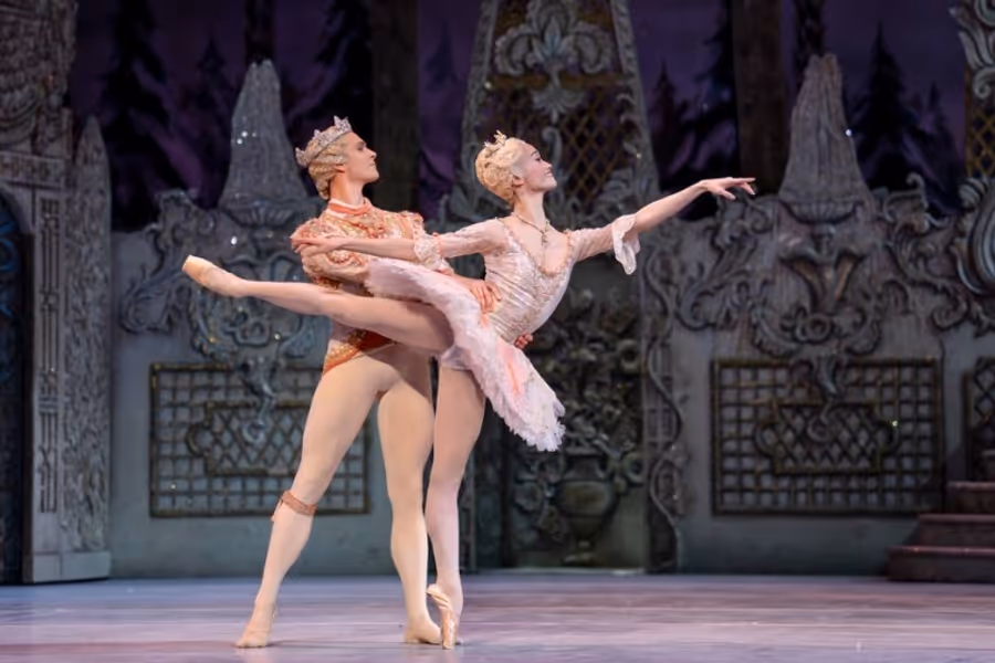 Review: THE NUTCRACKER, Royal Ballet And Opera  Image