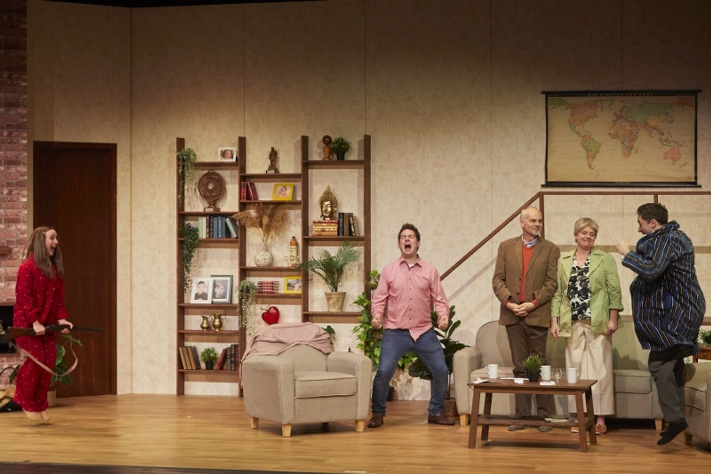 Review: DIE LIEBEN ELTERN at Boulevardtheater Bremen  Image