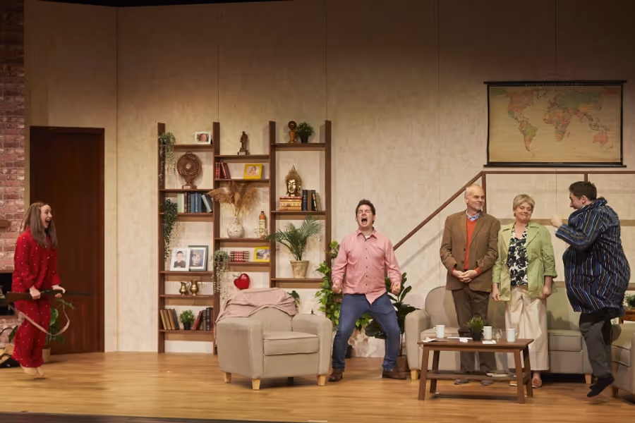 Review: DIE LIEBEN ELTERN at Boulevardtheater Bremen Image