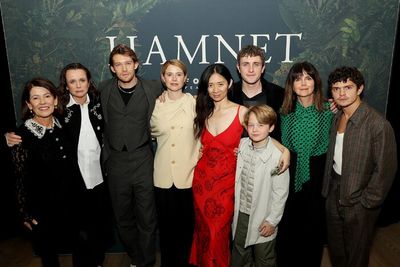 Pippa Harris (Producer), Emily Watson, Joe Alwyn, Jessie Buckley, Chloe Zhao (Directo Photo