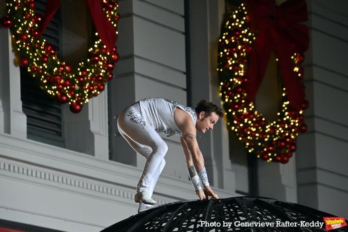 Photos: Jonathan Groff, Sarah Hyland and More Rehearse for Macy’s Thanksgiving Day Parade 2025  Image