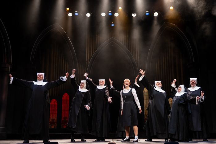 Photos/Video: SISTER ACT at Drury Lane Theatre — photo 6 of 11
