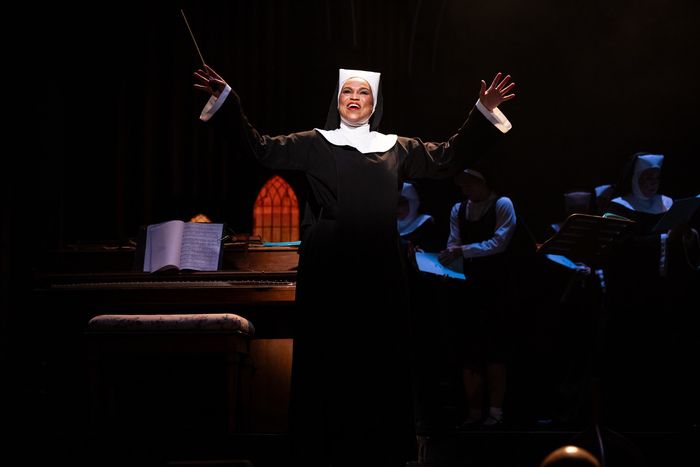 Photos/Video: SISTER ACT at Drury Lane Theatre — photo 4 of 11