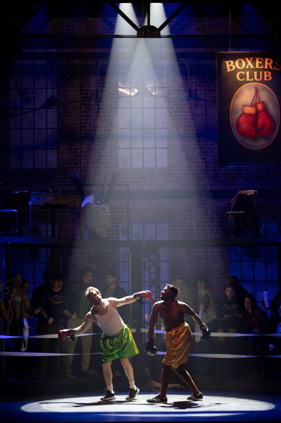 Photos: KINKY BOOTS First-Ever French Production Brussels Image