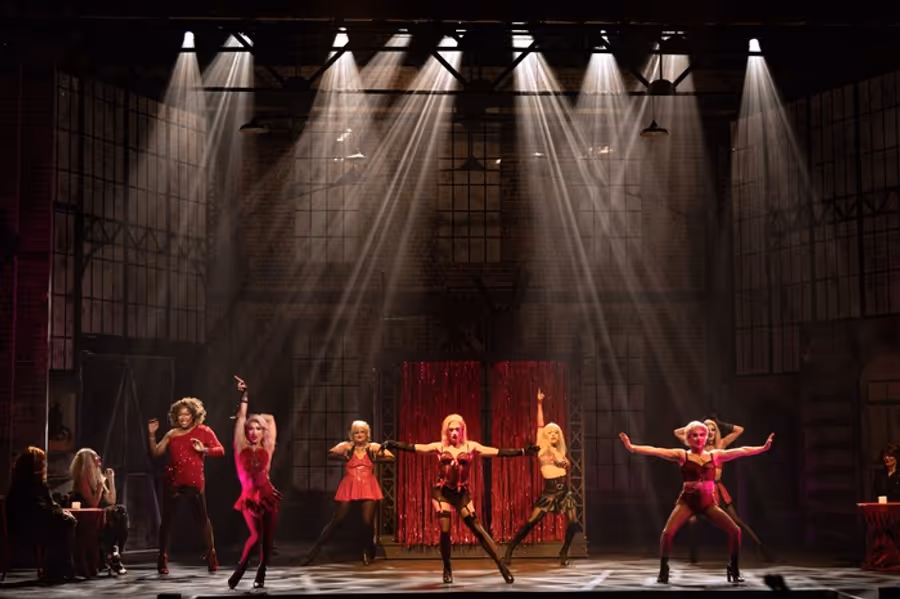 Photos: KINKY BOOTS First-Ever French Production Brussels Image